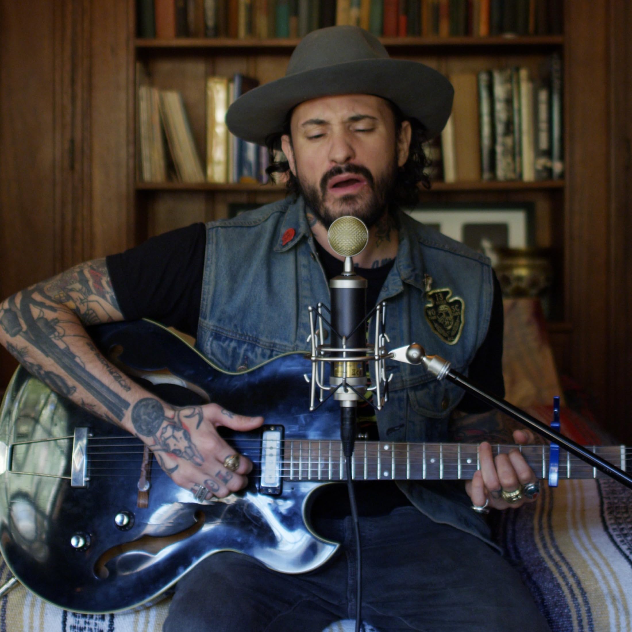 Blue Microphone Baby Bottle XLRCardioid Condenser Microphone for Recording, Streaming, Podcasting, Gaming, Mic with Large Diaphr